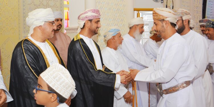 محافظ شمال الشرقية يؤدي صلاة عيد الأضحى المبارك بالمضيبي