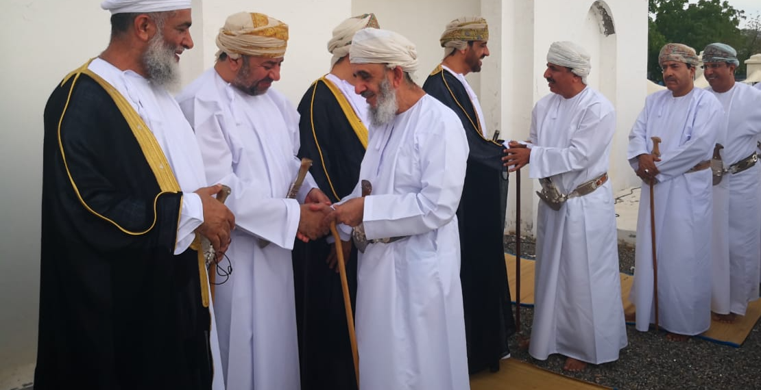 محافظ جنوب الباطنة يؤدي صلاة العيد بولاية الرستاق 1 محافظ جنوب الباطنة يؤدي صلاة العيد بولاية الرستاق
