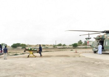 سلاح الجو السلطاني العماني يقوم بعملية نقل بمحافظة ظفار