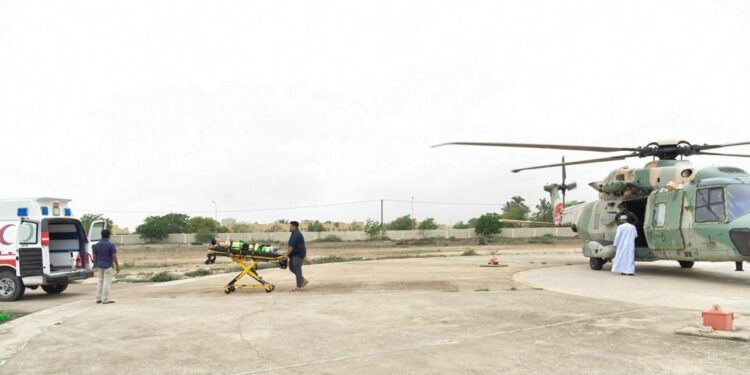 سلاح الجو السلطاني العماني يقوم بعملية نقل بمحافظة ظفار