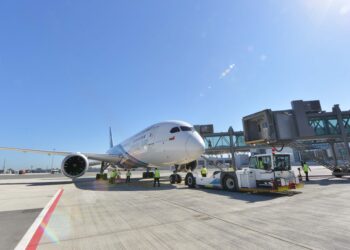 100 بالمائة نسبة زيادة أعداد القادمين عبر مطارات سلطنة عُمان بنهاية أبريل الماضي