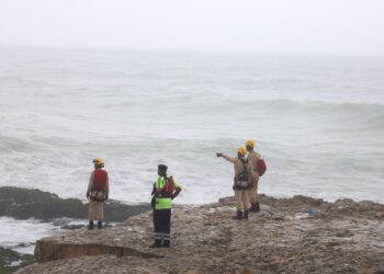 الجهات المعنية تواصل جهودها في البحث عن المفقودين الأربعة في محافظة ظفار