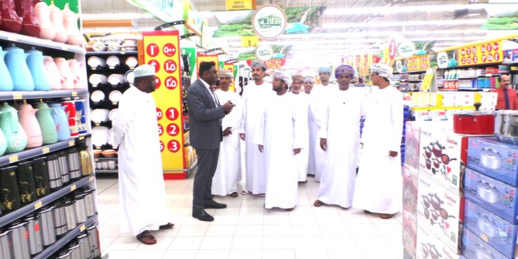 /التجارة والصناعة/ تؤكد ضمان توفر السلع الاستهلاكية في الأسواق خلال موسم الخريف