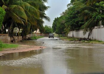 هطول أمطار متفاوتة الغزارة على عدد من ولايات محافظة ظفار