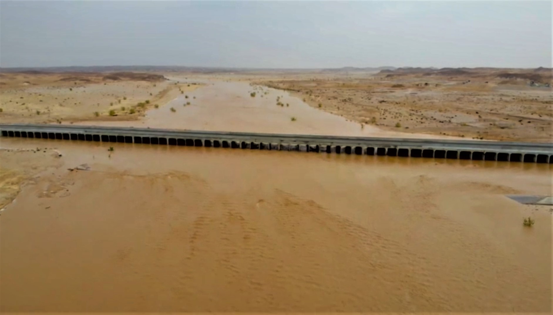 هطول أمطار متفاوتة الغزارة على عدد من ولايات محافظة ظفار 2 62d7d634b37dd