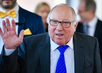 وفاة أوفه زيلر لاعب كرة القدم الألماني السابق