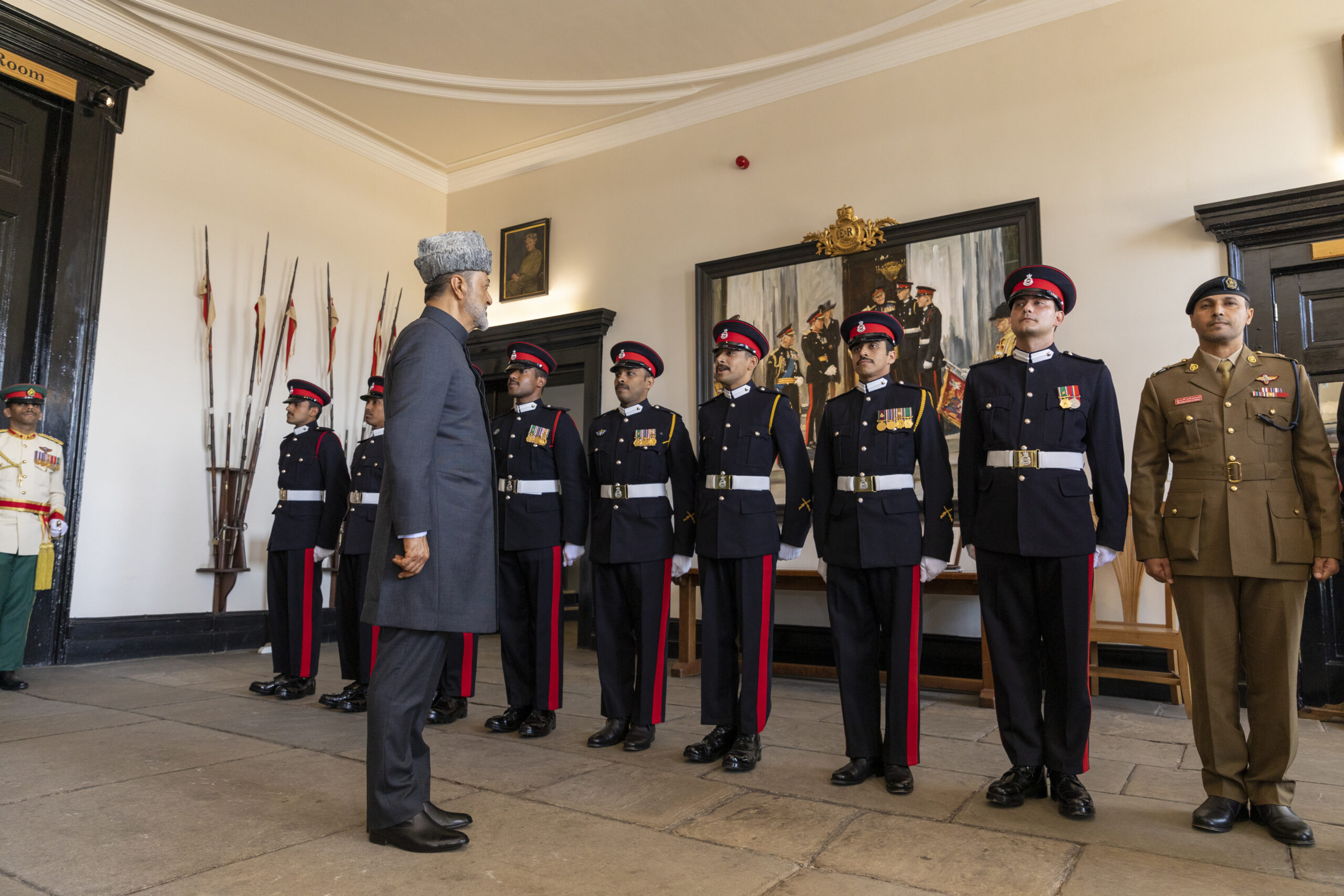 جلالةُ السُّلطان يشمل برعايته السامية الكريمة حفل تخريج ضُبّاط أكاديمية ساندهيرست 3 62dc4c802f584 scaled