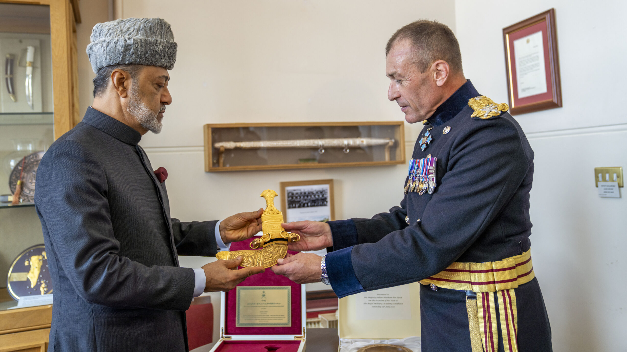 جلالةُ السُّلطان يشمل برعايته السامية الكريمة حفل تخريج ضُبّاط أكاديمية ساندهيرست 8 62dc4d1bd763f scaled