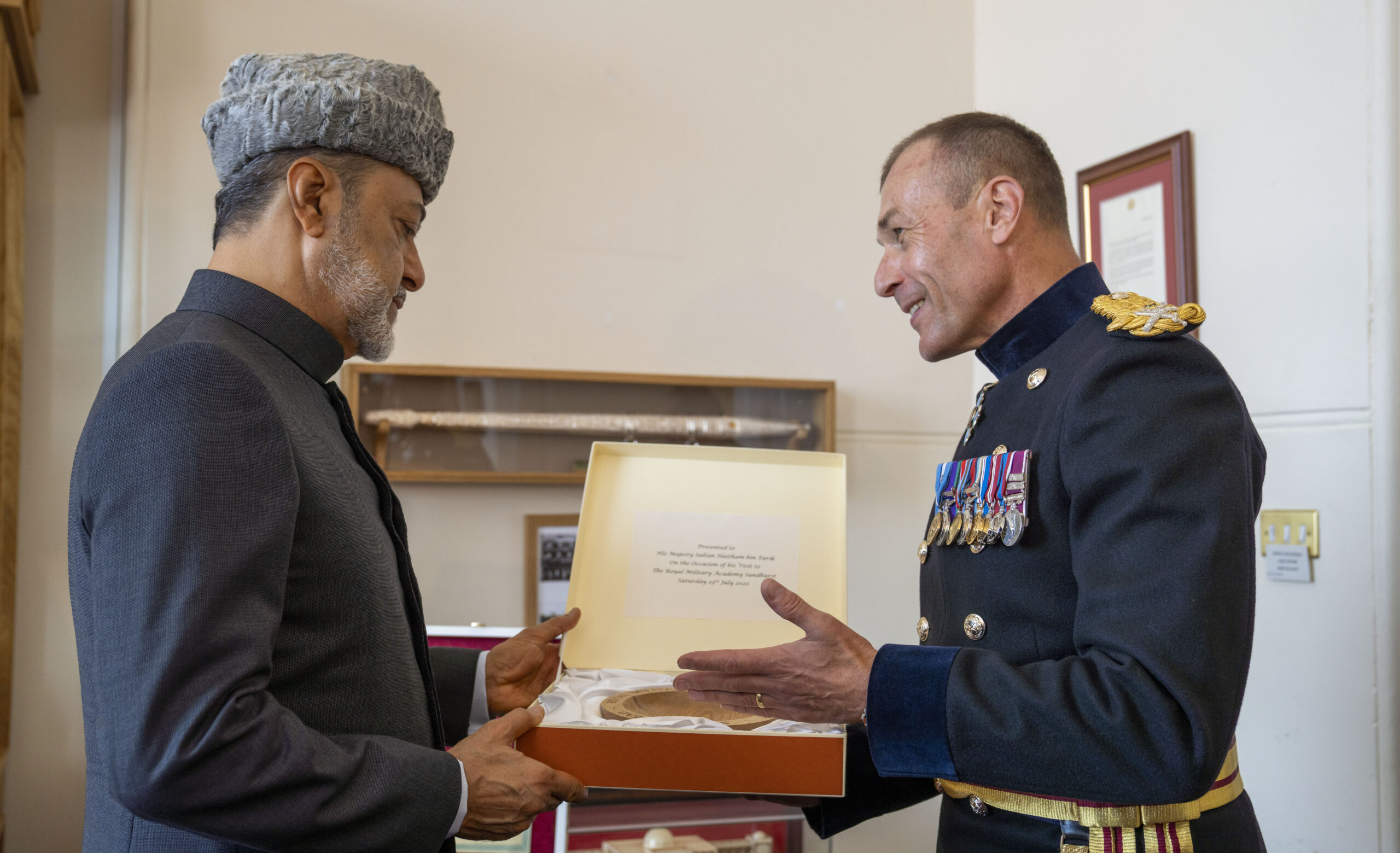 جلالةُ السُّلطان يشمل برعايته السامية الكريمة حفل تخريج ضُبّاط أكاديمية ساندهيرست 9 62dc4d1c1d13f scaled