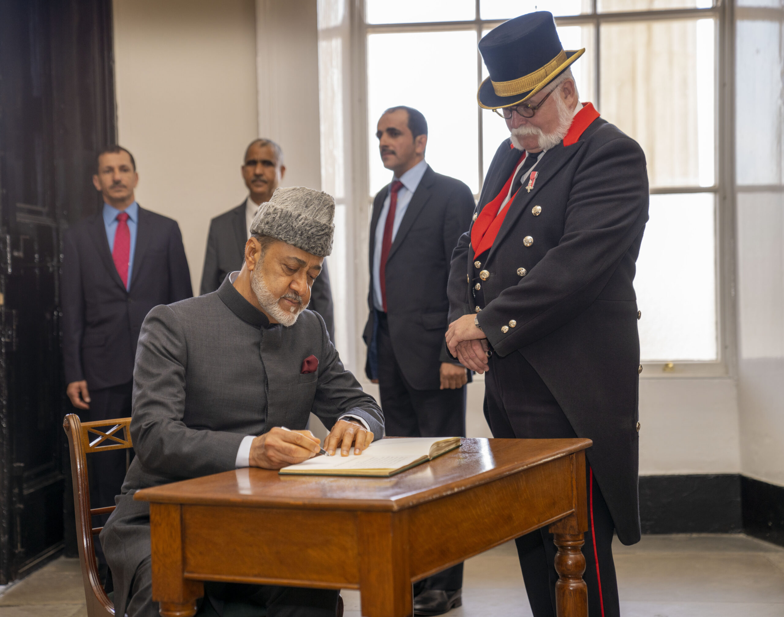 جلالةُ السُّلطان يشمل برعايته السامية الكريمة حفل تخريج ضُبّاط أكاديمية ساندهيرست 12 62dc4d1caebf5 scaled