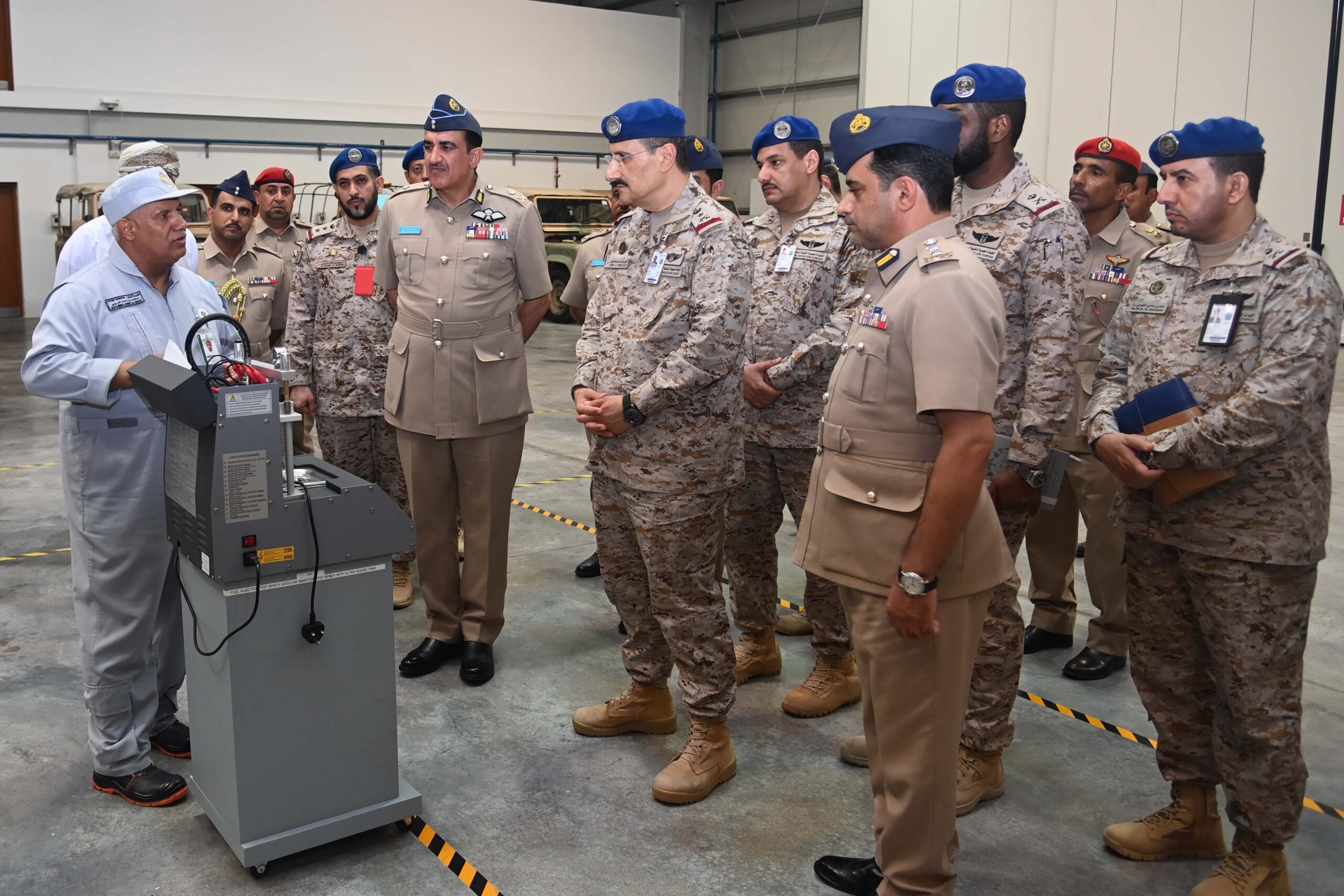قائد القوات الجوية الملكية بالمملكة العربية السعودية يزور الكلية العسكرية التقنية