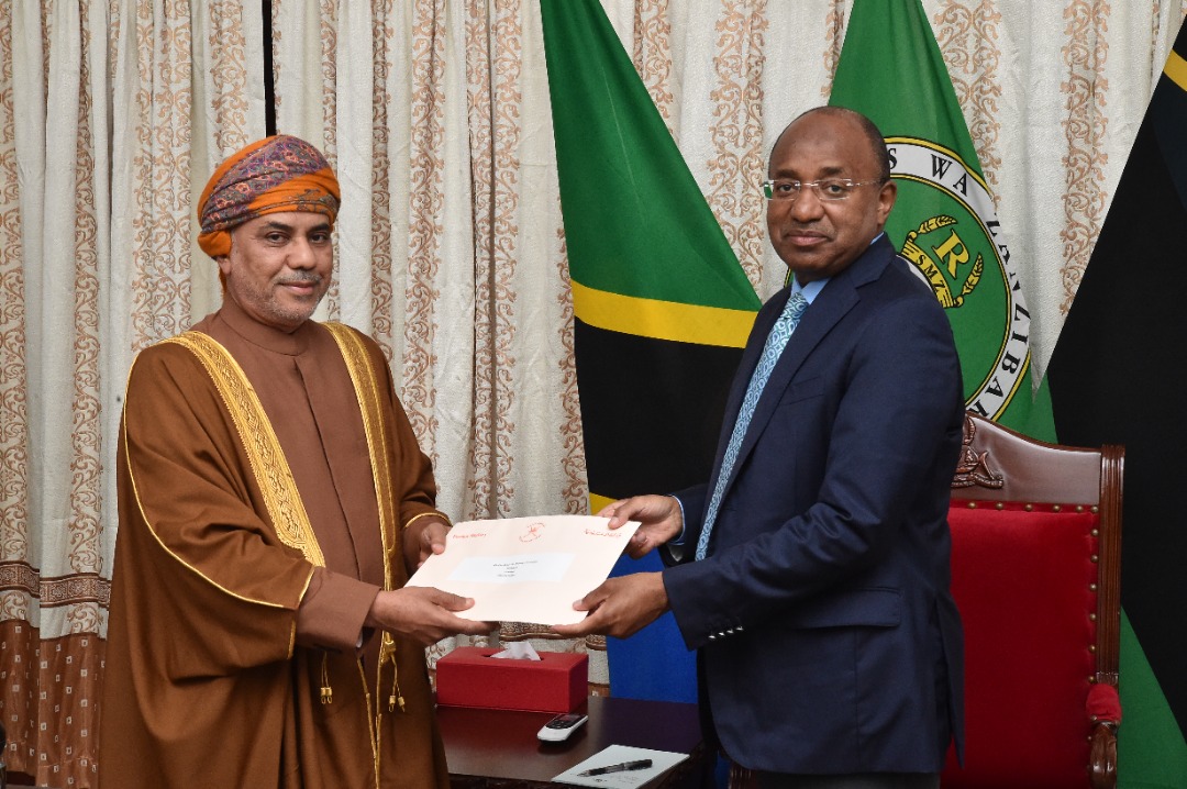 رئيس زنجبار يستقبل وكيل وزارة الخارجية للشؤون الإدارية والمالية