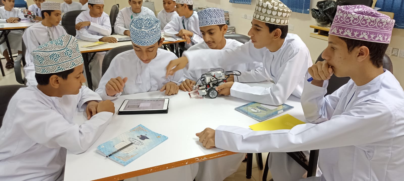 تعليمية الداخلية تفتتح البرنامج الصيفي لطلبة المدارس