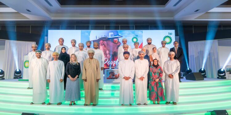 شركة بي بي عُمان تحتفي بموظفيها بإطلاق كتاب “نحن في شركة بي. بي. عُمان”