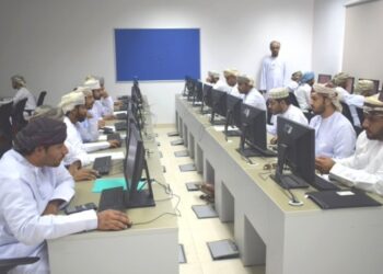 وزارة العمل تجري اختبارات لعددٍ من الباحثين عن عمل في الظاهرة