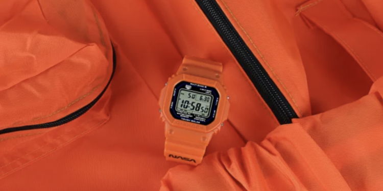 كاسيو تطلق ساعة G-Shock جديدة مستوحاة من بدلات الفضاء البرتقالية التابعة لناسا 1 كاسيو تطلق ساعة G-Shock جديدة مستوحاة من بدلات الفضاء البرتقالية التابعة لناسا