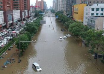 مصرع شخص وفقدان 8 آخرين في فيضانات الصين