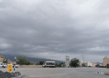 قطاع الخدمات الأساسية يتعامل مع الحالة الجوية التي تشهدها سلطنة عُمان