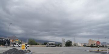 قطاع الخدمات الأساسية يتعامل مع الحالة الجوية التي تشهدها سلطنة عُمان