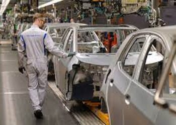 نقص الرقائق الإلكترونية يسبب تراجع مبيعات سيارات رينو