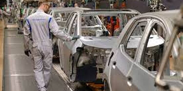 نقص الرقائق الإلكترونية يسبب تراجع مبيعات سيارات رينو