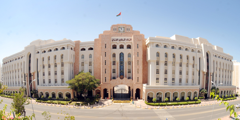 البنك المركزي العُماني يرفع سعر الفائدة على عمليات إعادة الشراء للمصارف المحلية 75 نقطة أساس