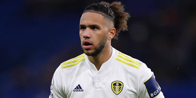 ليدز يونايتد يعير مهاجمه تايلر روبرتس إلى كوينز بارك