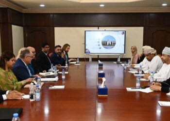 وفد أسترالي يزور جامعة التقنية والعلوم التطبيقية