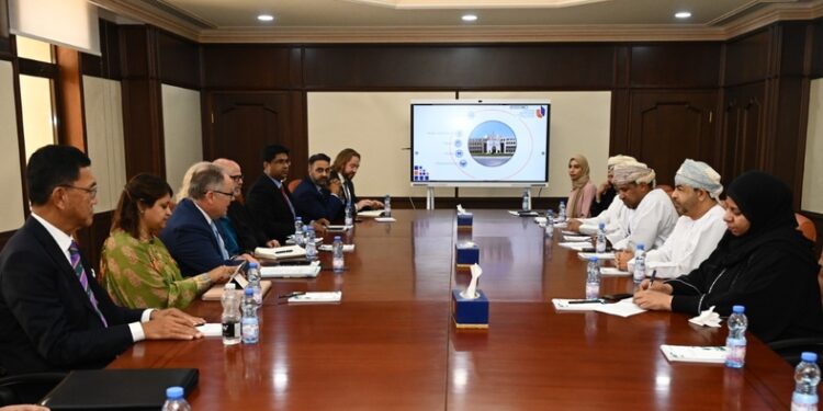 وفد أسترالي يزور جامعة التقنية والعلوم التطبيقية 1 وفد أسترالي يزور جامعة التقنية والعلوم التطبيقية