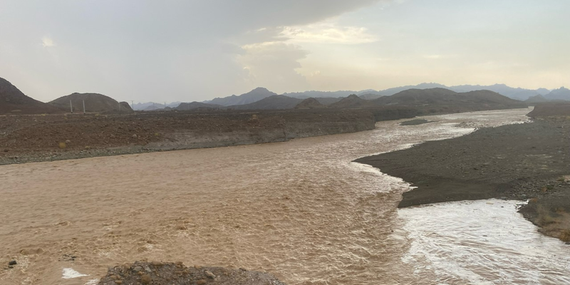 أمطار غزيرة ومتوسطة على محافظة الظاهرة