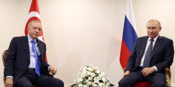 روسيا وتركيا تبحثان ملف تصدير الحبوب
