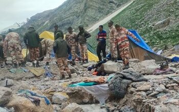 مصرع 16 على الأقل وفقدان العشرات بعد سيول جارفة في كشمير