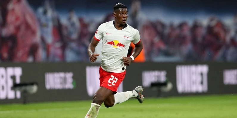 نادي سان جرمان يعزز دفاعه بالتعاقد مع موكيلي من لايبزيغ