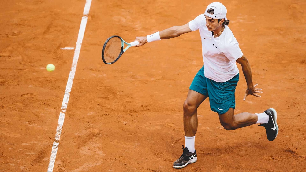 الإيطالي لورنزو موسيتي يتوج بلقب بطولة أوروبا المفتوحة للتنس