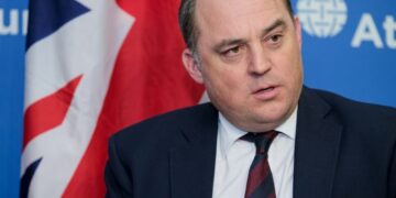 وزير الدفاع البريطاني يعلن عدم خوضه سباق اختيار رئيس لحزب المحافظين