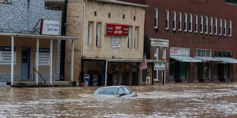 ارتفاع عدد ضحايا الفيضانات في ولاية كنتاكي الأمريكية إلى 15 شخصًا