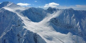 ارتفاع حصيلة ضحايا الانهيار الجليدي في إيطاليا إلى 11 شخصًا