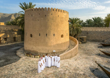 فن الندبة.. إرثٌ عُمانيّ يعزز حُبّ الوطن وكرم الضيافة