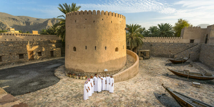 فن الندبة.. إرثٌ عُمانيّ يعزز حُبّ الوطن وكرم الضيافة