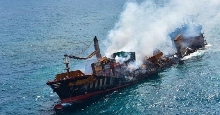 غرق سفينة شحن في جنوب اليونان ونجاة أفراد طاقمها