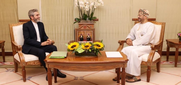 وزير الخارجية يستقبل مسؤولًا إيرانيًّا