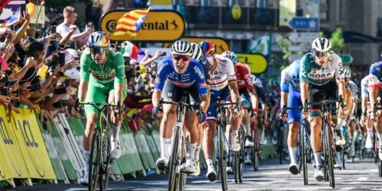 فينجارد يفوز بالمرحلة الـ 18 لسباق فرنسا للدراجات الهوائية