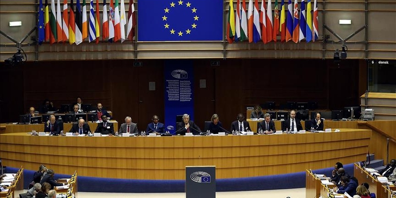 الاتحاد الأوروبي يقرر تمديد عقوباته ضد روسيا