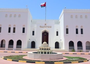 سلطنة عمان تدين اغتيال رئيس وزراء اليابان السابق