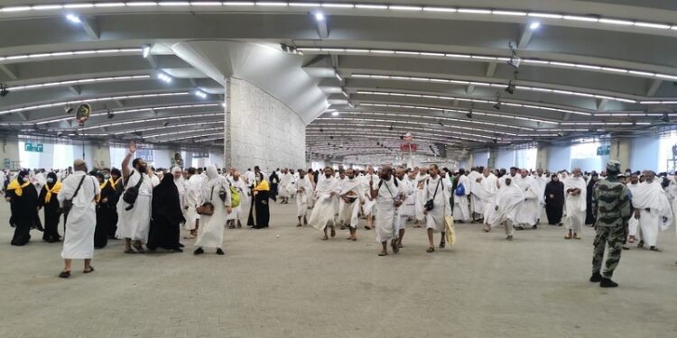 حجاج بيت الله الحرام يشهدون يوم النحر 1 حجاج بيت الله الحرام يشهدون يوم النحر