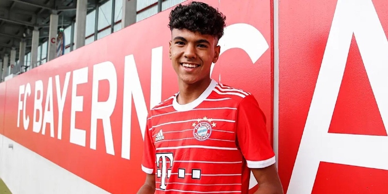 بايرن ميونخ الألماني يعلن التعاقد مع المغربي آدم ازنو