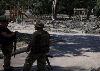 مقتل ستة بعد إصابة صواريخ مبنى سكنيا في دونيتسك بأوكرانيا