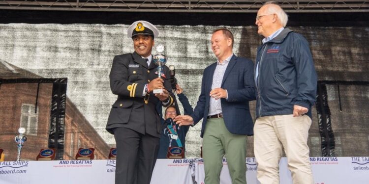 سفينة (شباب عُمان الثانية) تُتوج بجائزة أفضل سفينة في مهرجان “إيسبيرج” بالدنمارك