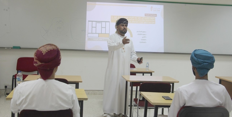 تطبيقية عبري تختتم برامج خدمة المجتمع