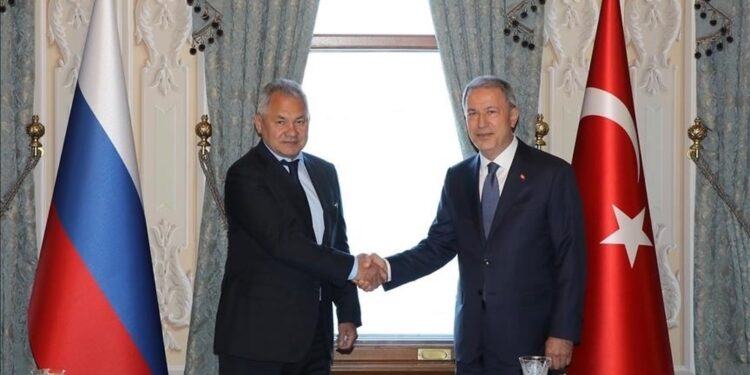 وزيرا الدفاع التركي والروسي يبحثان قضايا أمنية ودفاعية 1 وزيرا الدفاع التركي والروسي يبحثان قضايا أمنية ودفاعية